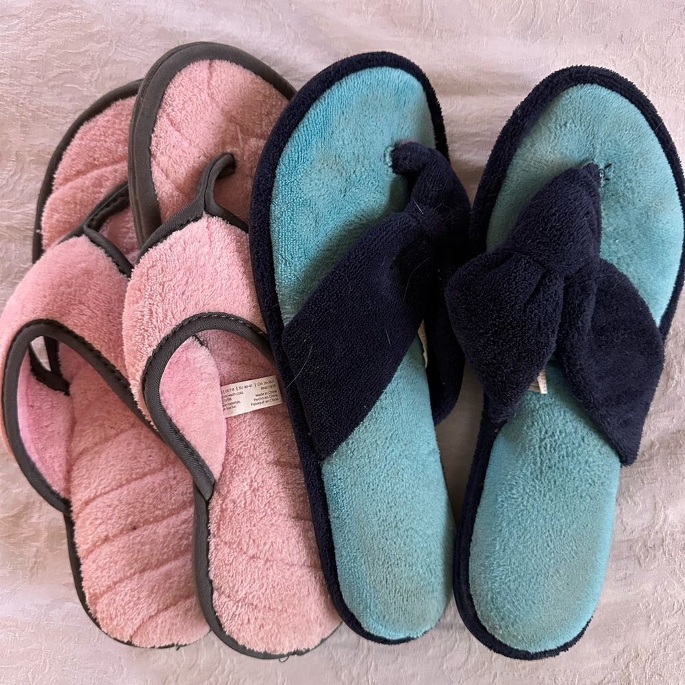 Dearfoams Pink and Blue Fuzzy Slippers Bundle Size L 9-10